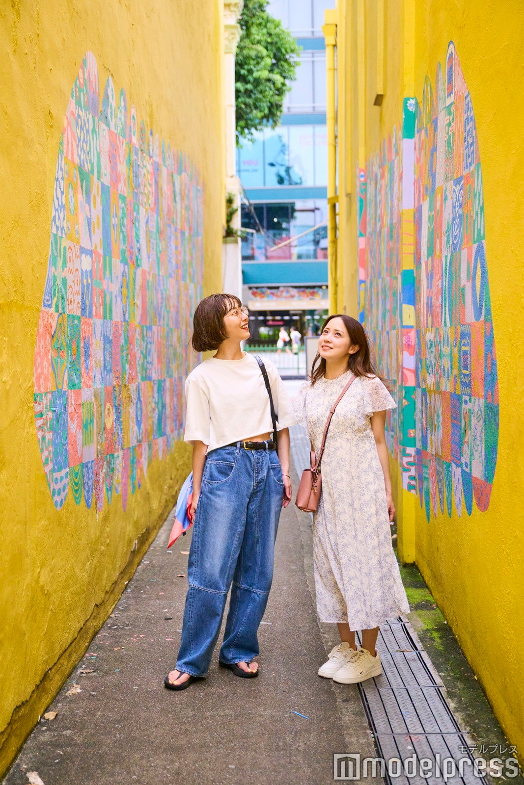 カトン地区のアート（C）モデルプレス