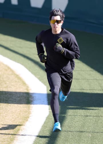 阪神・工藤 新背番号「49」初披露 大竹が付けた出世番号「しっかり塗り替えて後を継げるように」