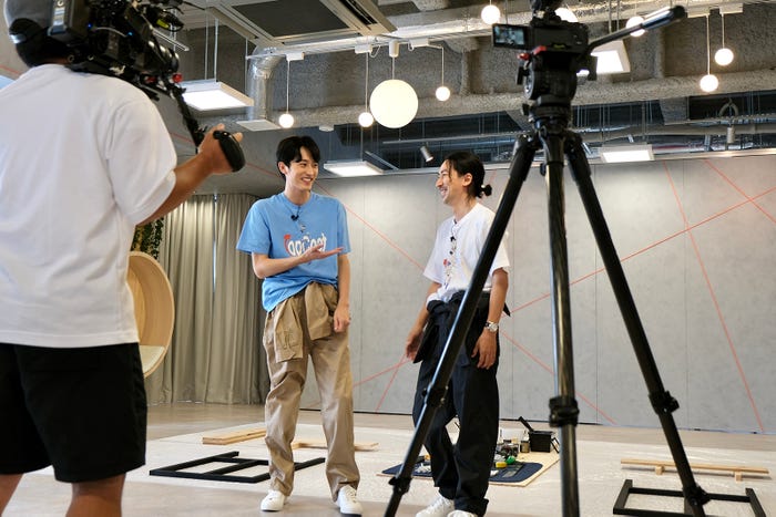 (左から)杉野遥亮、TAKAHIRO (C)TopCoat