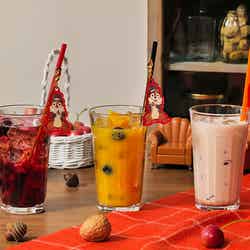 <DALE>クランベリーソーダ、<CHIP>オレンジジュース、<CHIP 'N DALE>ピーナッツミルク各税込990円(C)Disney