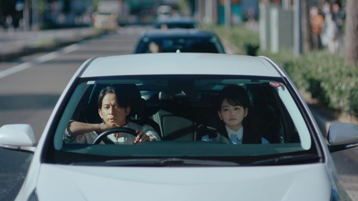 岡田准一、山田杏奈「朝マックタイム 外回り篇」より(提供写真)