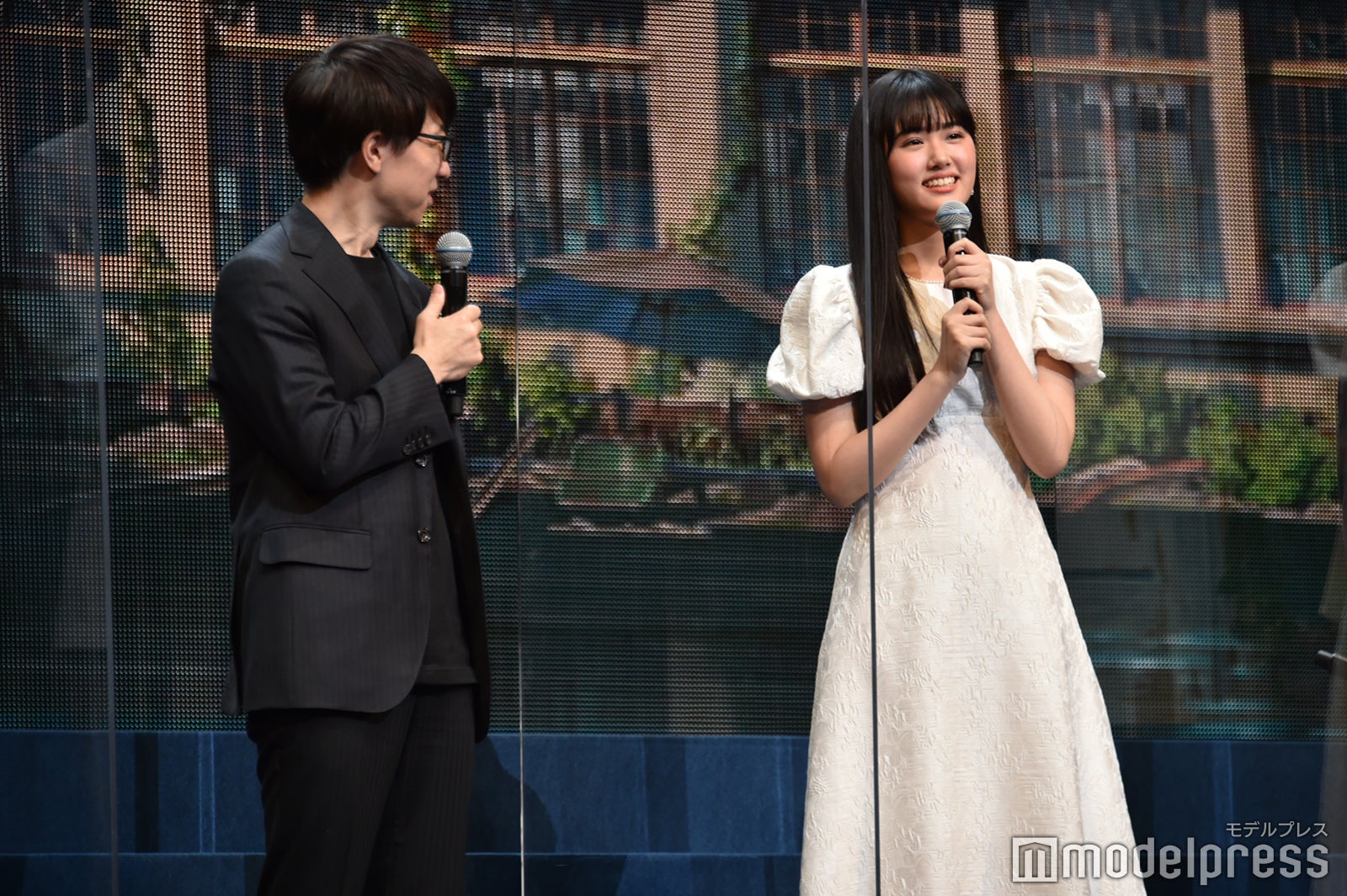 新海誠監督、原菜乃華（C）モデルプレス