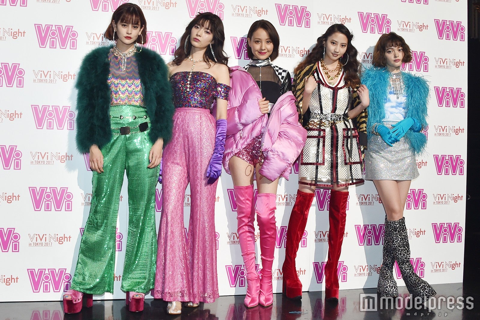 （左から）emma、八木アリサ、トリンドル玲奈、河北麻友子、玉城ティナ （C）モデルプレス