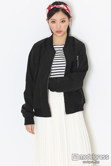 定番ロング白プリーツスカート　画像提供：「ACO DESIGN」5,300円（税込）