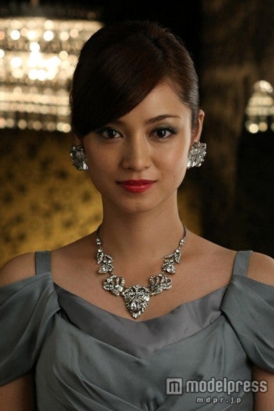 ばっちりメイクで“キャバクラ風の派手な女性”も演じた平愛梨