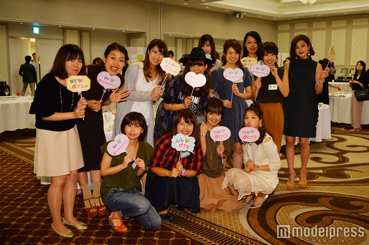 参加者との記念撮影 (C)モデルプレス