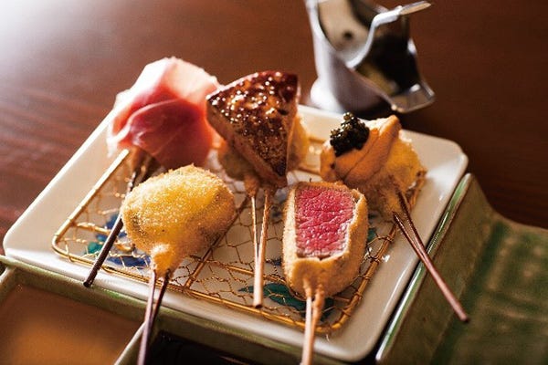 大阪・梅田駅高架下に新グルメストリート「茶屋町あるこ」串揚げ&カフェなど7店舗