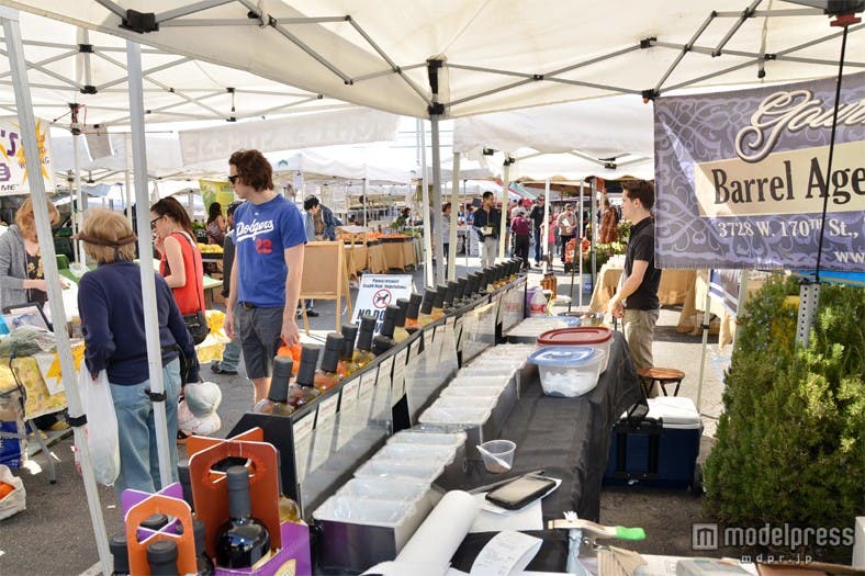 週末にはファーマーズマーケットで賑わいを見せる/「GROWZE」がフラッグシップショップを構える「ラーチモント・ヴィレッジ」