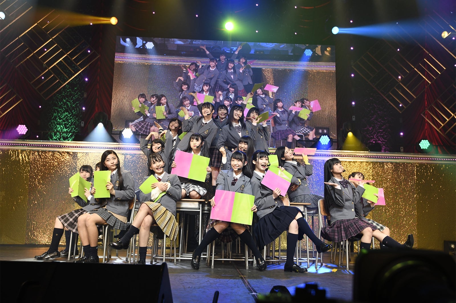 「AKB48 16期生コンサート～君の名前を知りたい～」より（C）AKS