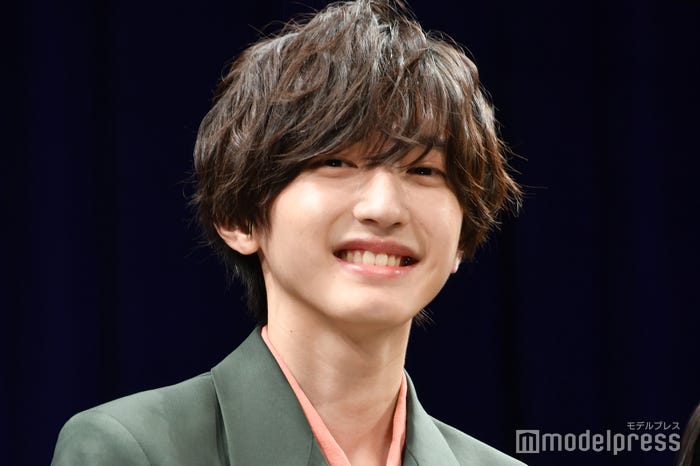 バースデーサプライズなのにライブが始まるのかと思った道枝駿佑(C)モデルプレス