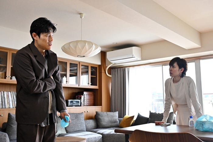 鈴木亮平、戸田恵梨香「リブート」第2話(C)TBS