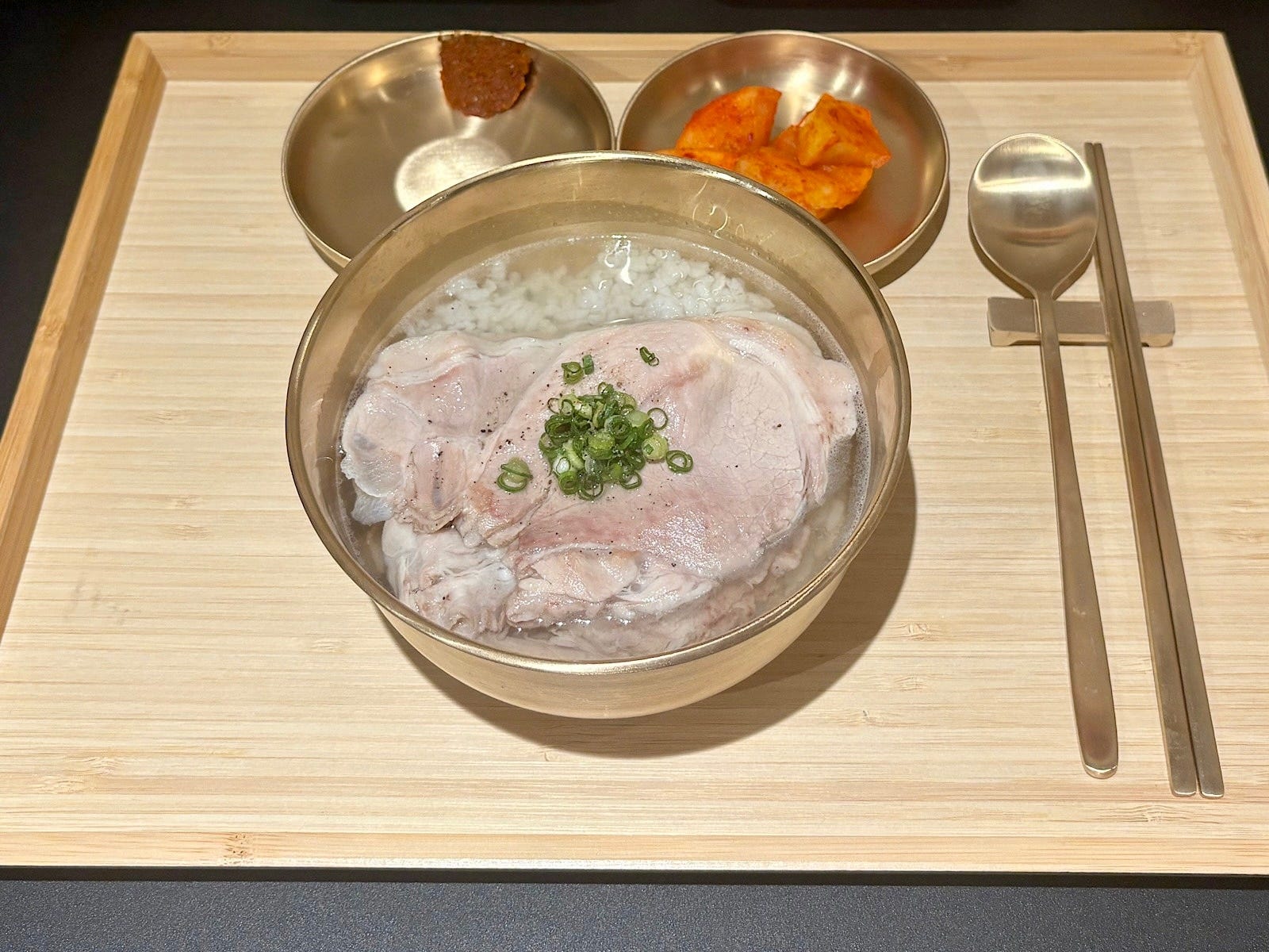 「デジコムタン」並980円(税込)/大1280円(税込)/特大1580円(税込)