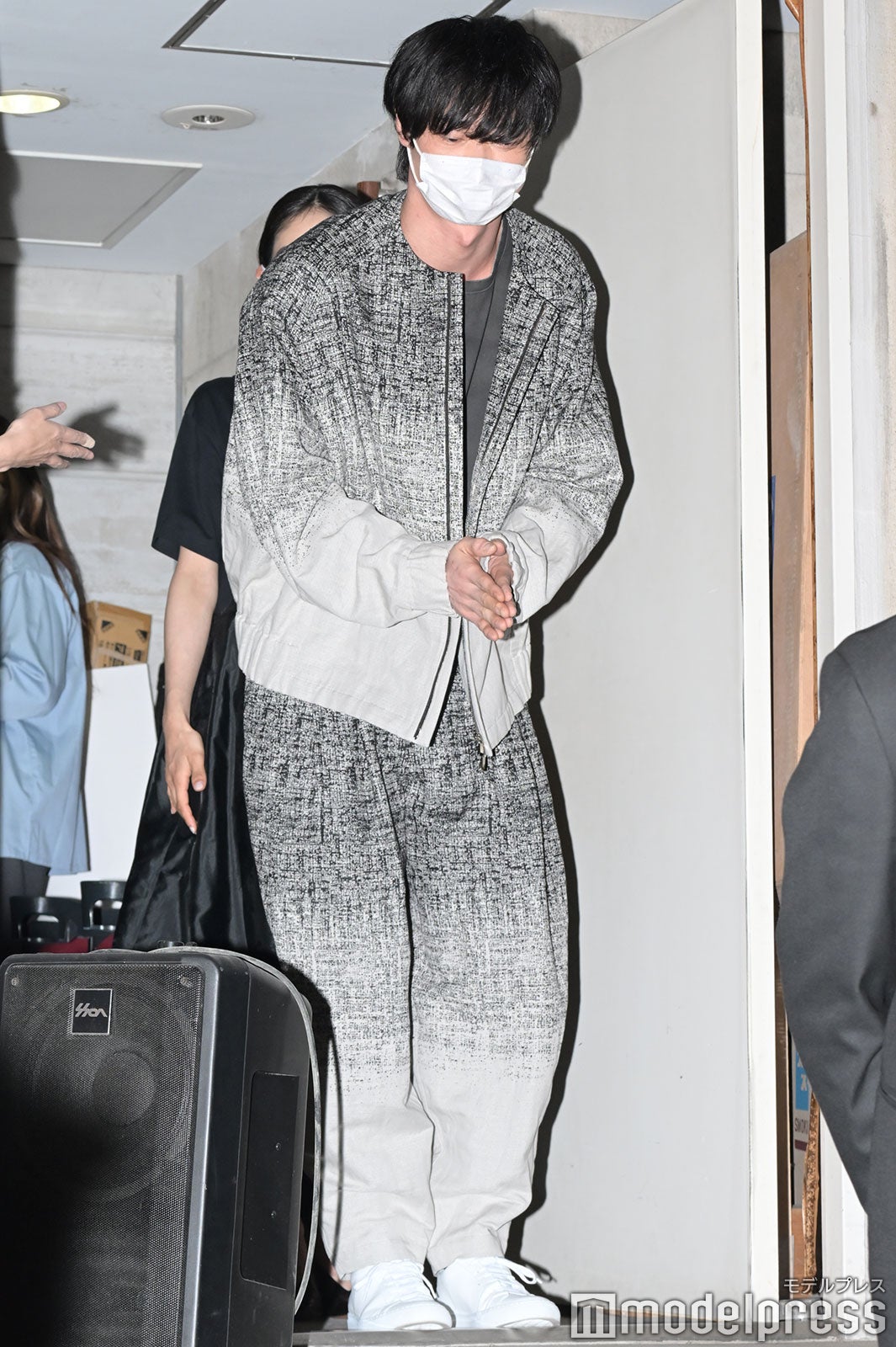 マスク姿で登場した笠松将（C）モデルプレス