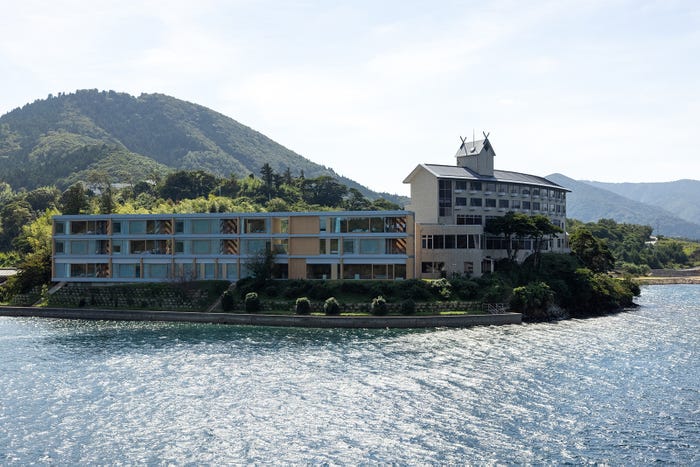 「未来をつくる島ホテル」より(C)TBS