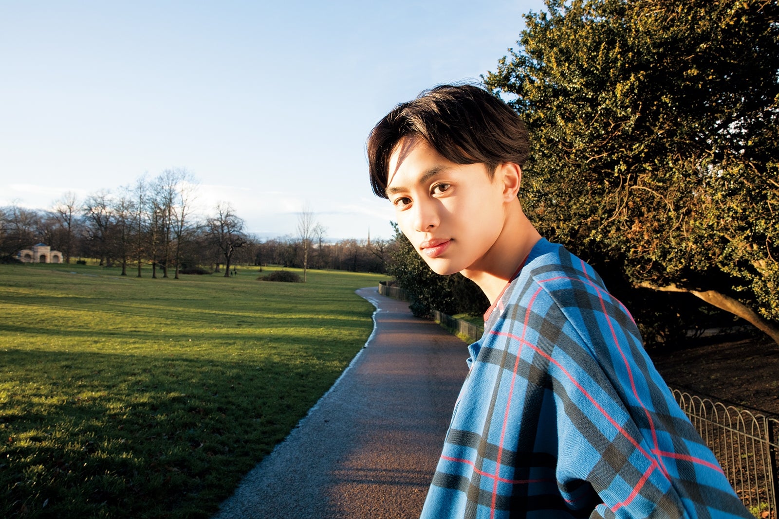 タクヤ／タクヤ写真集『壁ドンより床ドンよりロンドン』より（提供画像）