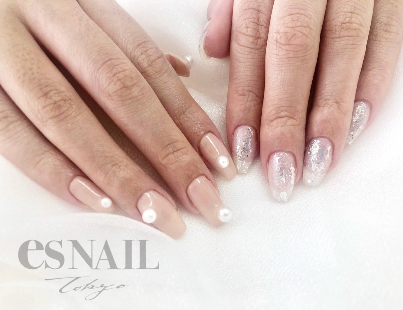 大人な印象のヌーディーカラー×フィルム（画像提供：esNAIL）