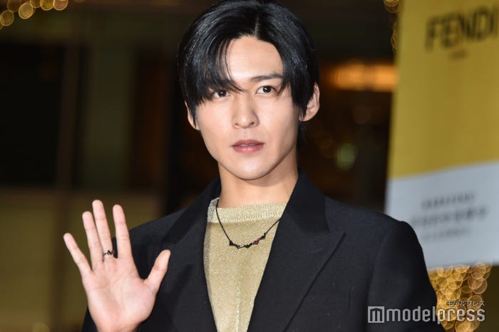 気遣いが光る目黒蓮(C)モデルプレス