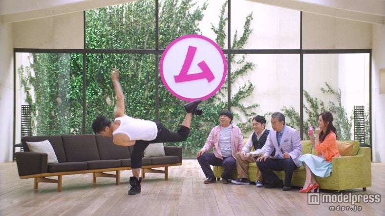 （左から）武井壮、日村勇紀、設楽統、高田純次、佐々木希／「かけ放題」篇