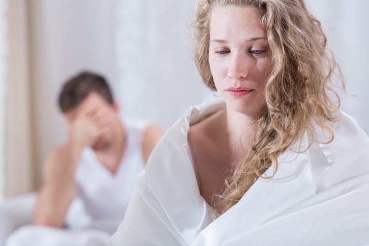 嫉妬深い女性になる原因と対処法5選 すぐにヤキモチ妬いちゃうの モデルプレス