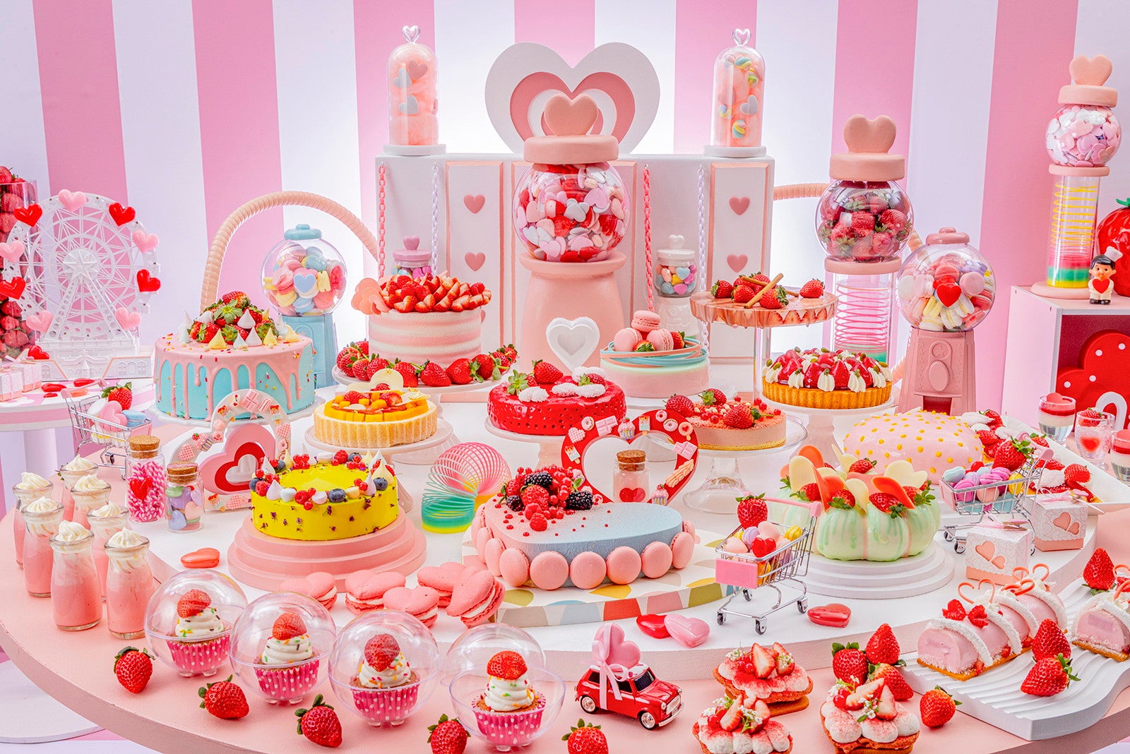 ヒルトン東京で大人ガーリーないちごスイーツビュッフェ「ストロベリー・ハートファクトリー」開催