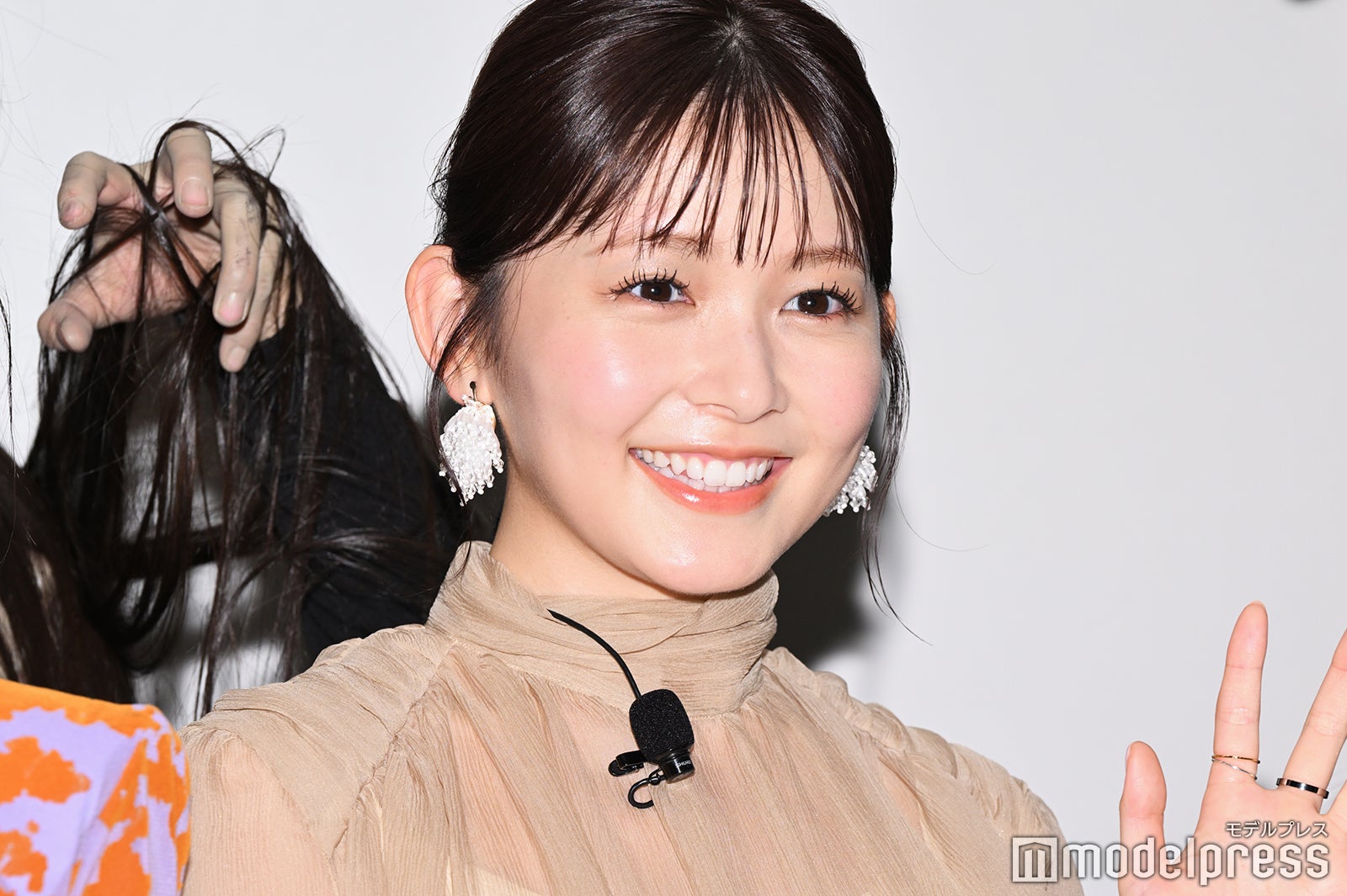久間田琳加、美脚際立つミニスカ姿「綺麗なお姉さんで憧れる」「お人形みたい」と絶賛の声