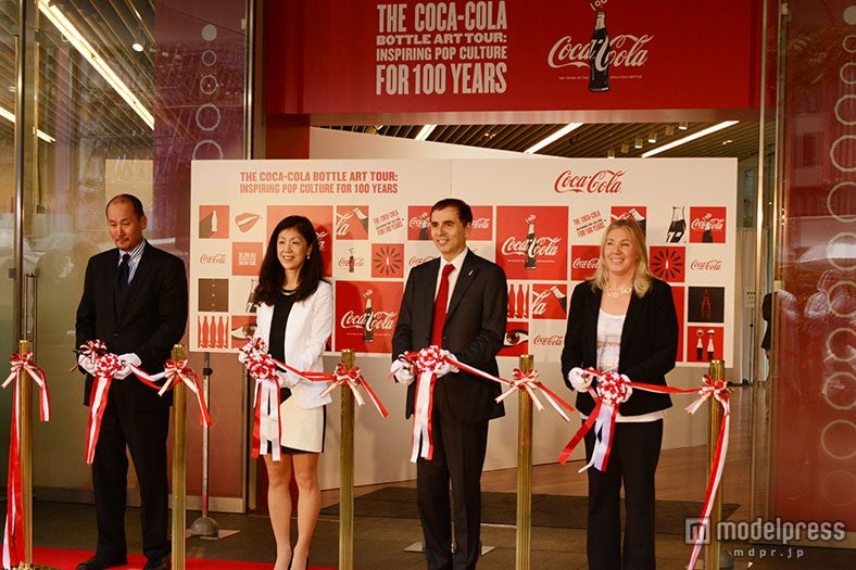 「コカ･コーラ ボトルアートツアー」オープニングテープカット
