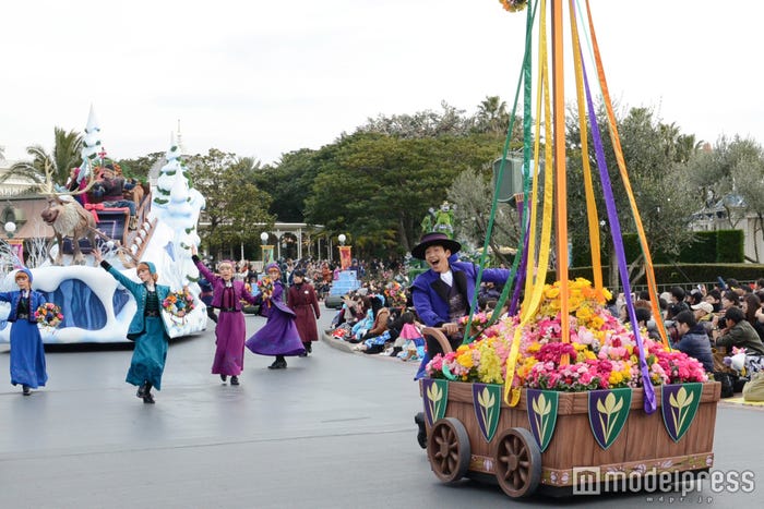 パレードを先導/「フローズンファンタジーパレード」(C)モデルプレス