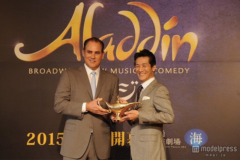 劇団四季俳優・加藤敬二、ウォルト・ディズニー・カンパニー　アジア　プレジデントのポール・キャンドランド氏