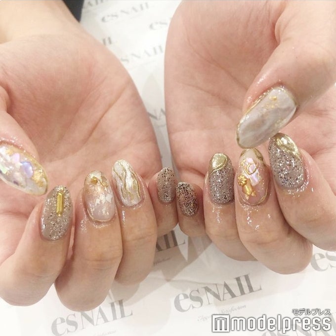 こなれ感抜群！グレージュネイルでオシャレ度アップ【今週のネイル】