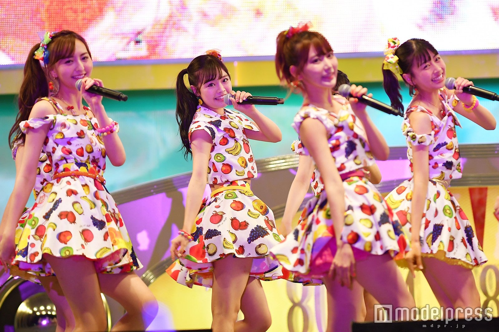 本村碧唯（中央） （C）モデルプレス