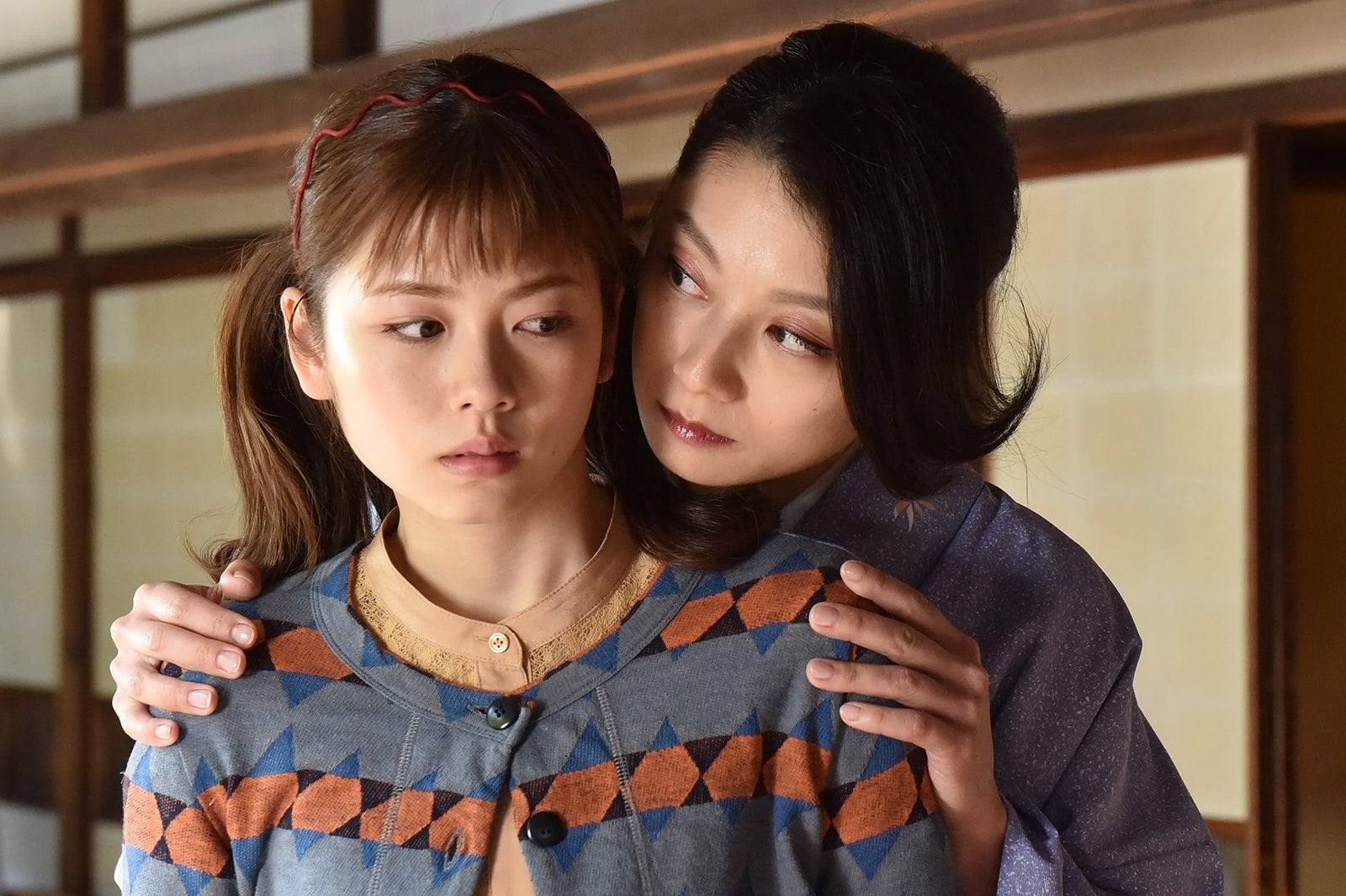 画像1/3) 「美食探偵」中村倫也＆小池栄子、炎の中でキス