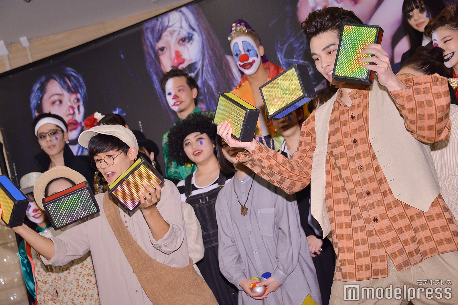 蕪祐典、奈波慎剛によるシガーボックス （C）モデルプレス