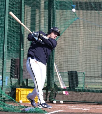 オリックス・新助っ人シーモアが初日から特打 柵越えは3本も「徐々に調子を上げていく段階」好感触