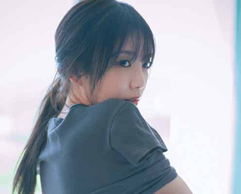 乃木坂46与田祐希、“Tシャツめくる瞬間”の無防備な姿 3rd写真集先行カット第13弾解禁【ヨーダ】