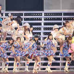 「AKB48 2013 真夏のドームツアー～まだまだ、やらなきゃいけないことがある～」京セラドーム2日目公演を行ったAKB48（C）AKS