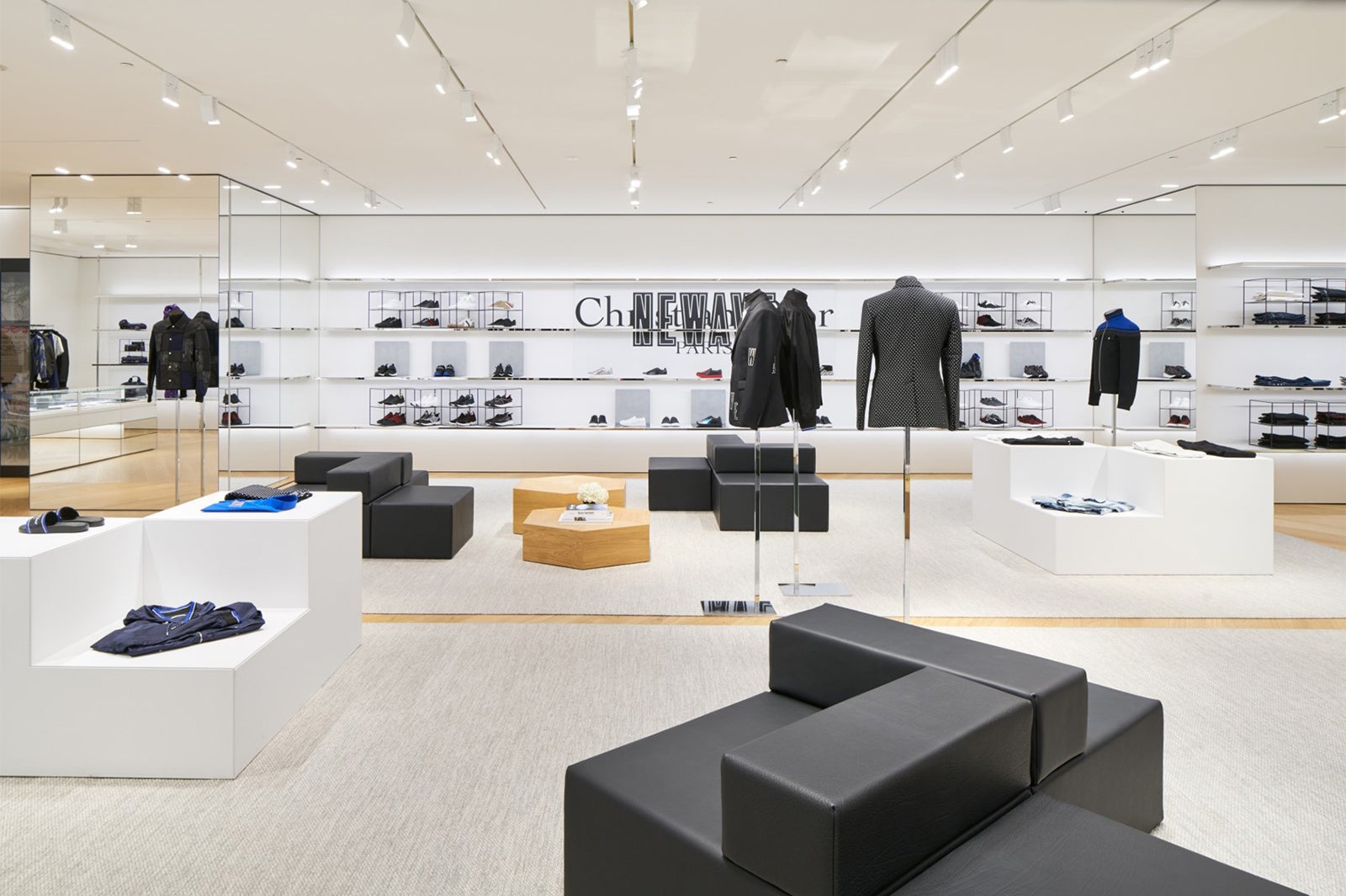 ハウス オブ ディオール ギンザ（C）Ano