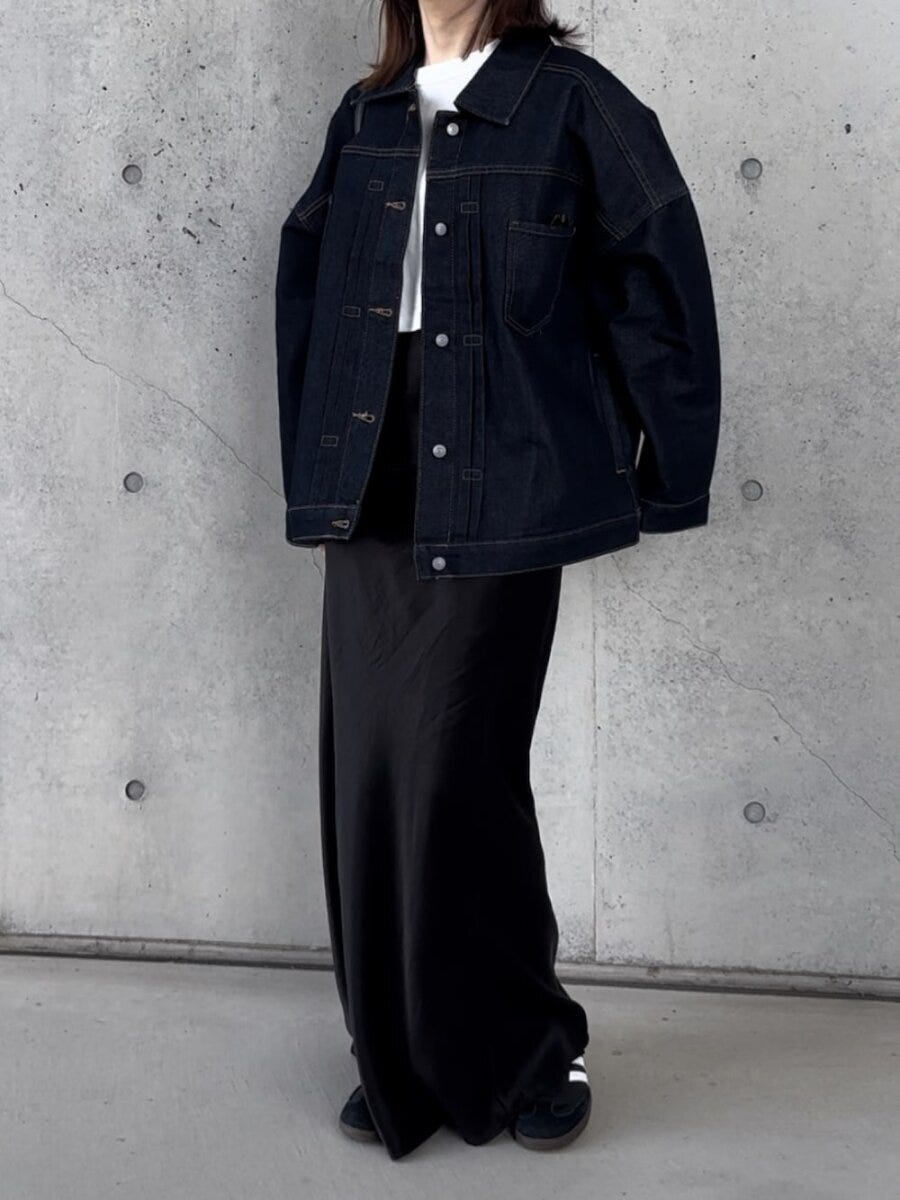 2026春大人女性黒Iラインスカートオーバーサイズデニムジャケットコーデ