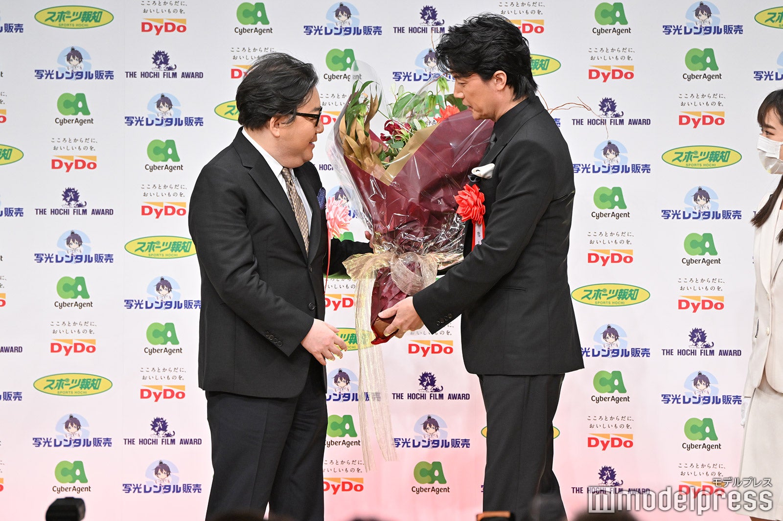 秋元康、福山雅治（C）モデルプレス