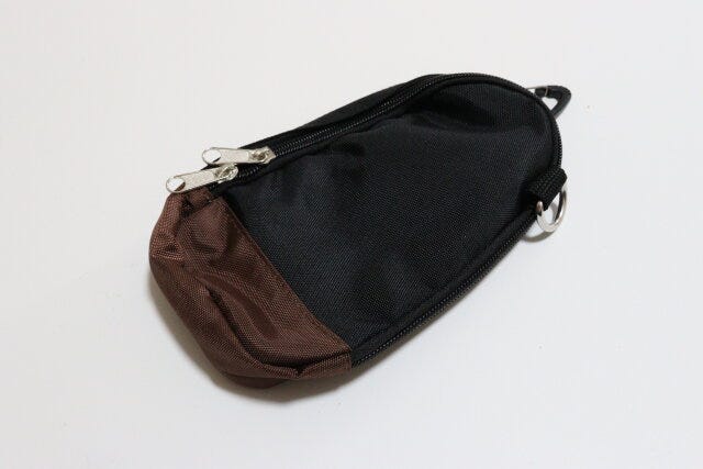 ダイソー リュック用小物ポーチ ダイソーのリュック用小物ポーチのビジュアル