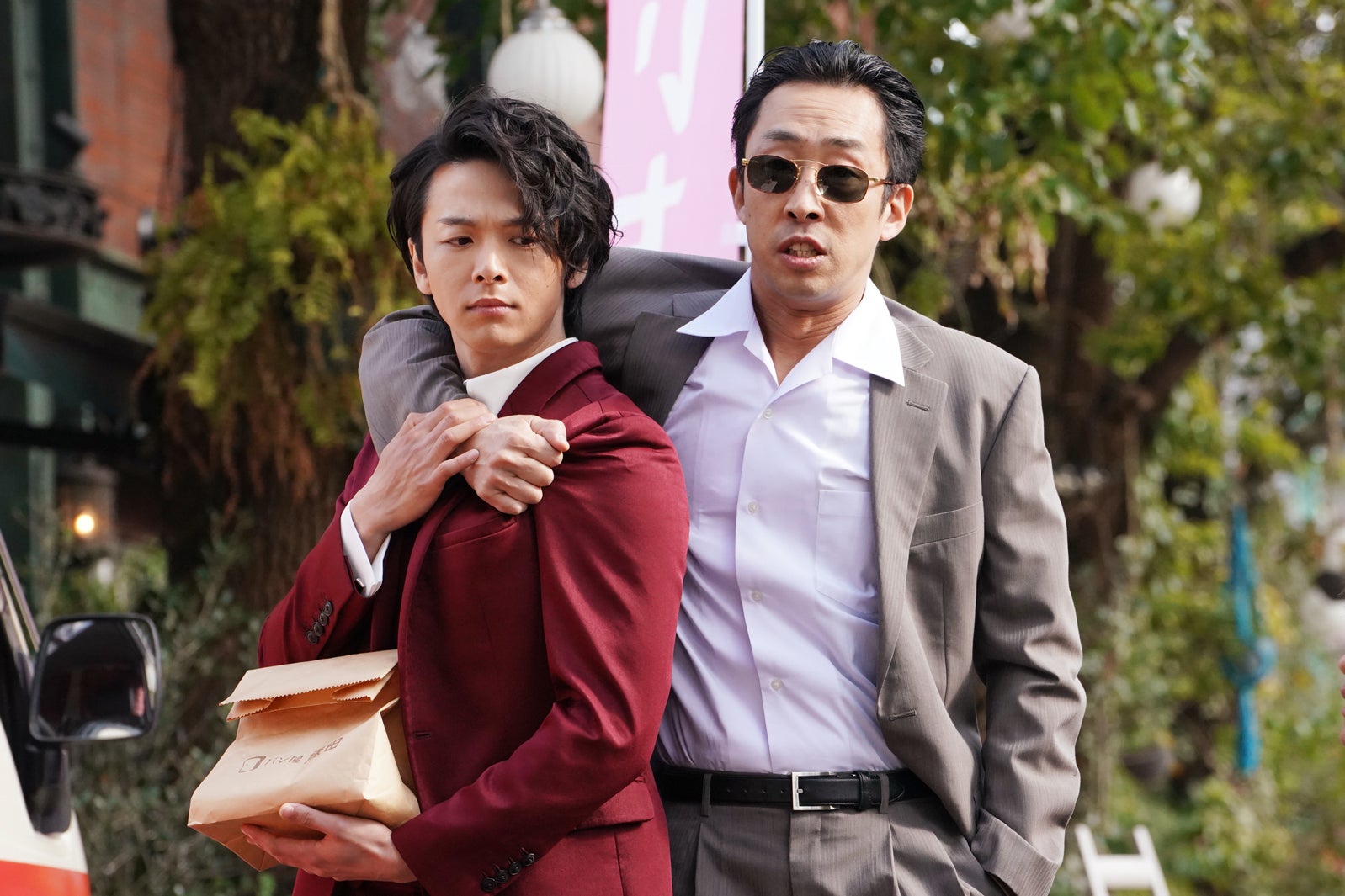 中村倫也、北村有起哉／「美食探偵 明智五郎」第1話より（C）日本テレビ