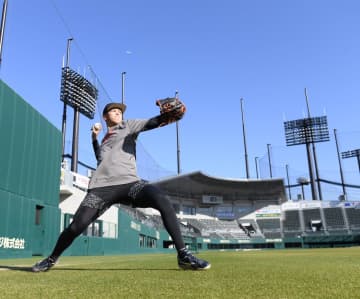 阪神ドラフト5位・能登の推し寮飯は「牛ハラミステーキ」 育成2位・山崎は虎カラーで登場 SGLで自主トレ公開