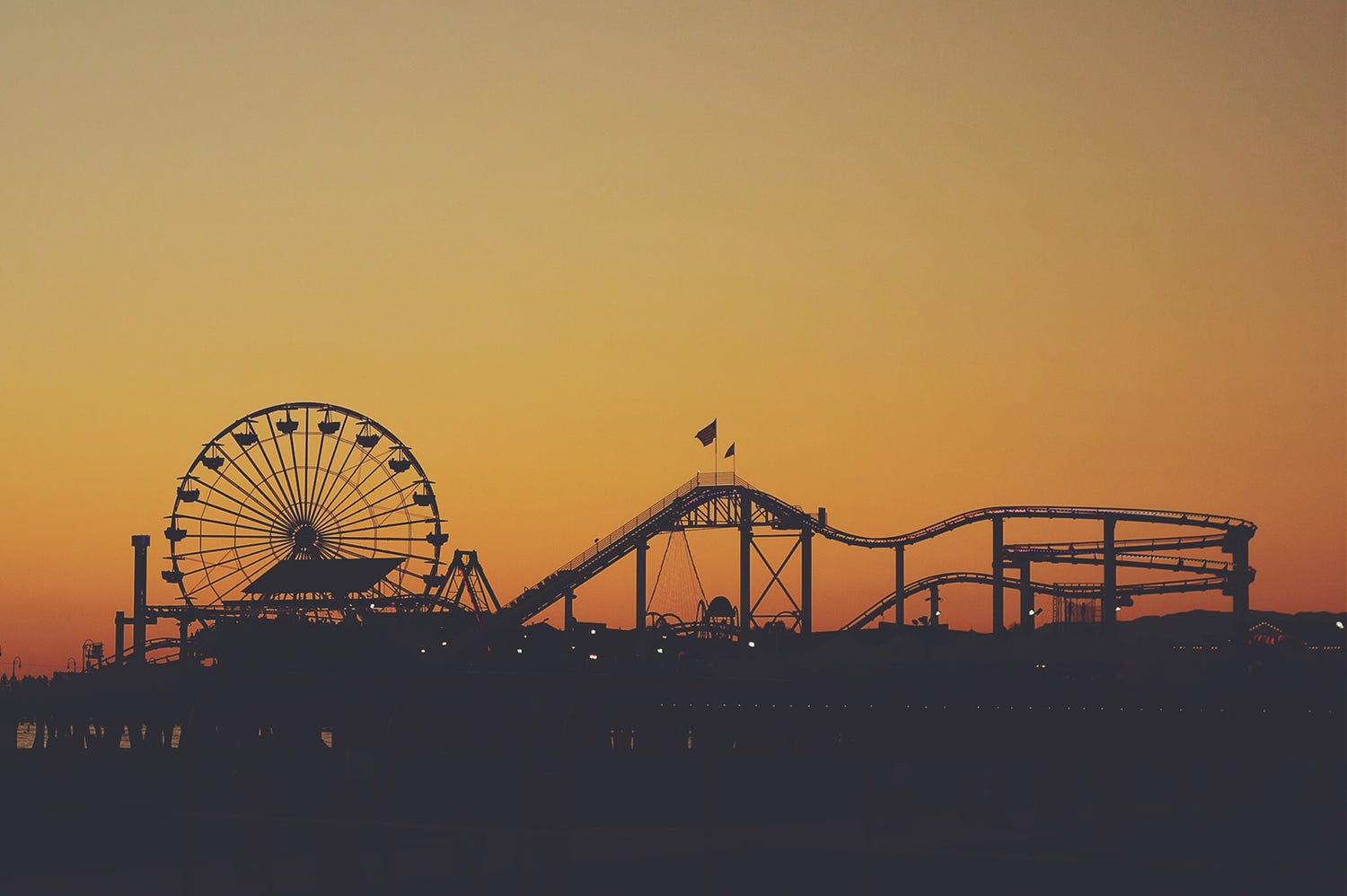 遊園地協会、新型コロナ予防ガイドライン発表 ジェットコースターは大声抑制、VRは条件付で営業