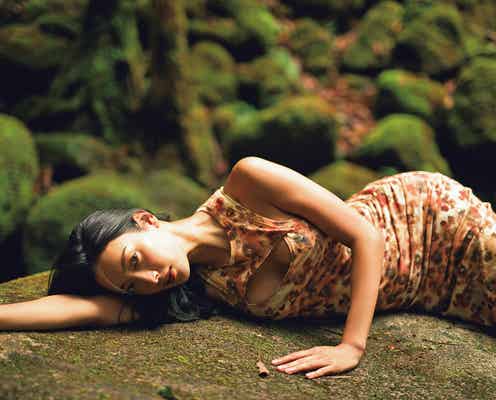菜々緒、10年ぶり写真集が発売初日に再重版 新たなカット公開<DIVINE>