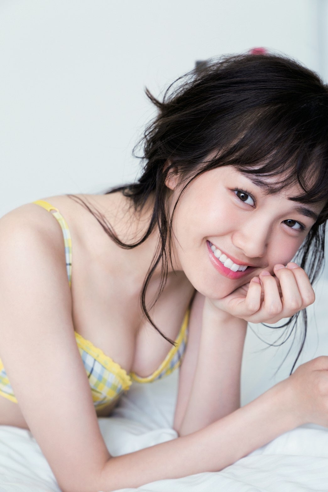 尾碕真花、初写真集で初水着＆ランジェリーに挑戦 奇跡の抜群スタイル披露＜いちか＞ - モデルプレス