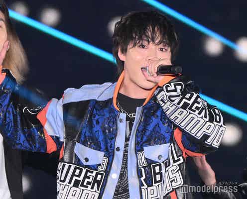 “熊本の彼氏”で話題・杉本琢弥、火花演出に会場熱狂 ダンサー&観客と一体感【関コレ2025S/S】