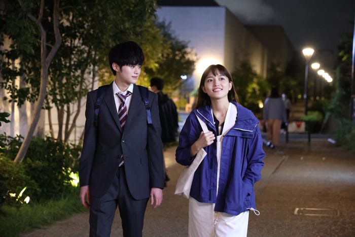 鈴鹿央士、川口春奈「silent」第1話より(C)フジテレビ