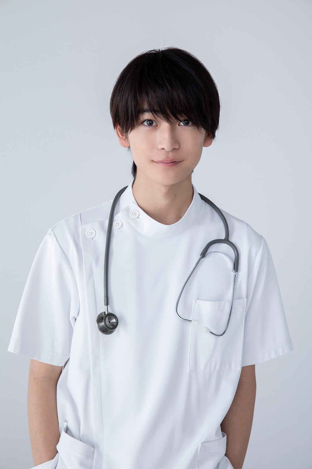 高橋文哉、浜辺美波主演「ドクターホワイト」で医療ドラマ初挑戦　かわいがられる研修医役