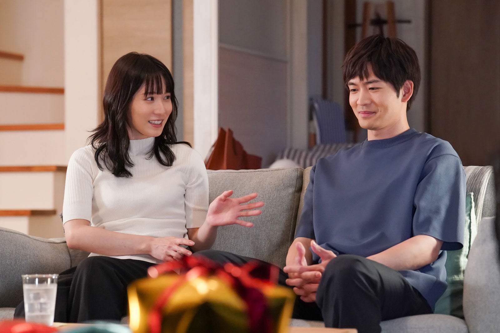 松岡茉優、松下洸平「最高の教師 1年後、私は生徒に■された」第6話より（C）日本テレビ