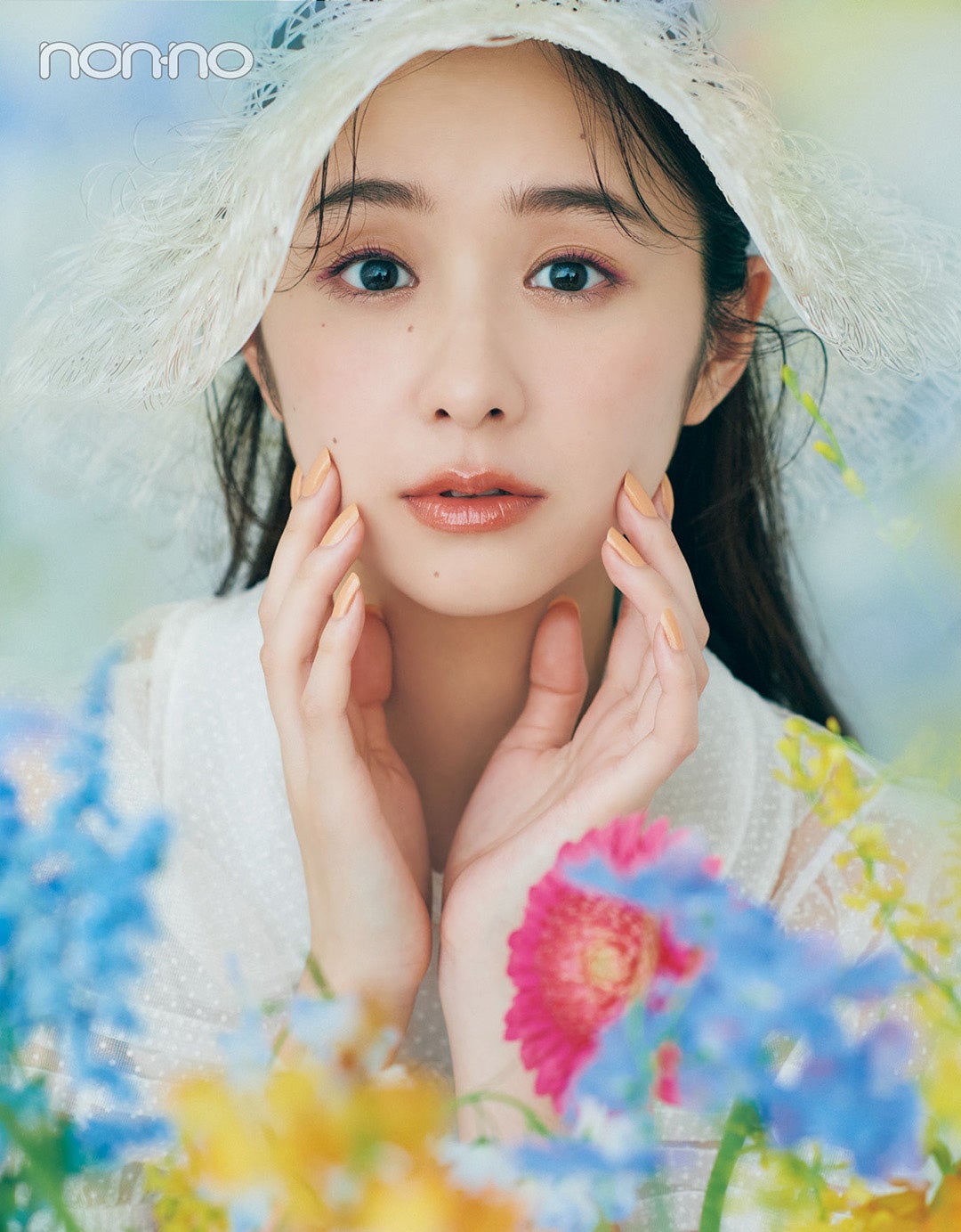 堀田真由「non・no」11月号特集ページ（C）non-no2021年11月号／集英社　撮影／三瓶康友