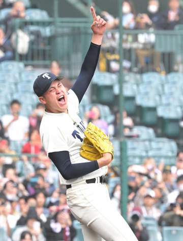 センバツ決勝 大阪桐蔭の2年生左腕が圧巻の毎回15K 決勝戦では歴代2位タイの快挙 150球目にこん身ガッツポーズ「100点です」